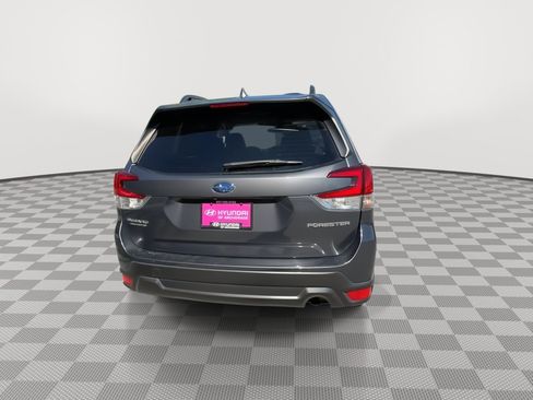 Used 2022 Subaru Forester Premium AWD/4WD image 7