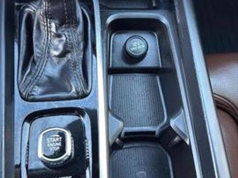 Used 2019 Volvo XC60 T5 Momentum w/ Multimedia Package image 20