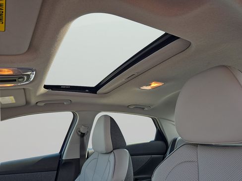 Certified 2025 Hyundai Elantra Limited FWD image 19