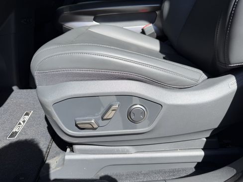 Used 2024 Kia EV9 Light Long Range RWD image 30