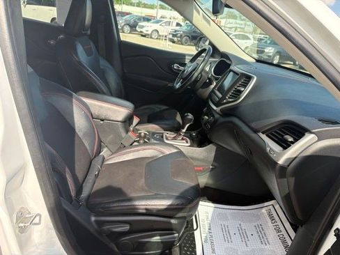 Used 2016 Jeep Cherokee Trailhawk AWD/4WD image 20