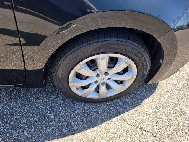 Used 2015 Toyota Corolla LE FWD image 12