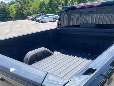 Used 2023 GMC Sierra 1500 AT4 w/ Technology Package AWD/4WD image 7