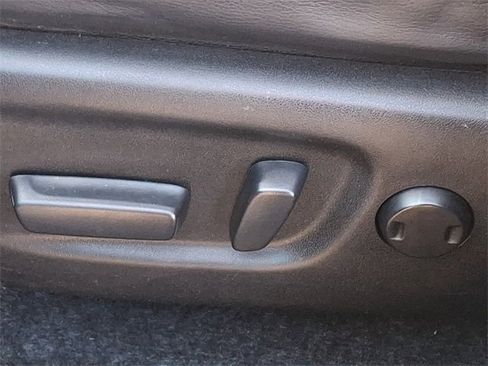 Used 2015 Toyota RAV4 Limited image 25