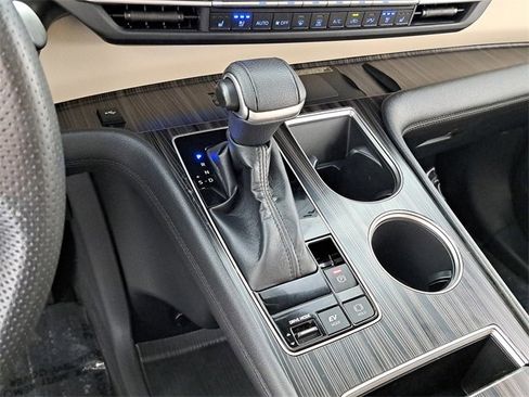 Used 2022 Toyota Sienna Limited image 30