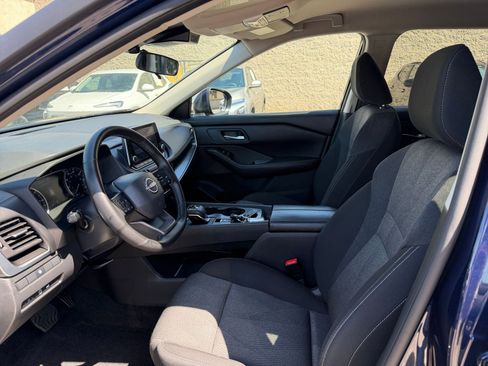 Used 2025 Nissan Rogue SV FWD image 29