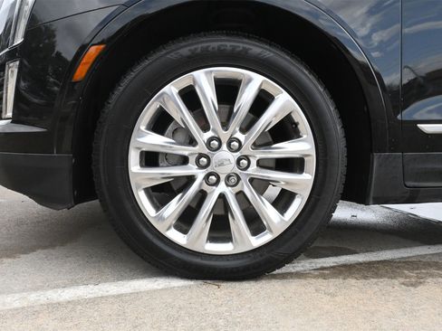 Used 2018 Cadillac XT5 Luxury w/ Driver Awareness Package image 30