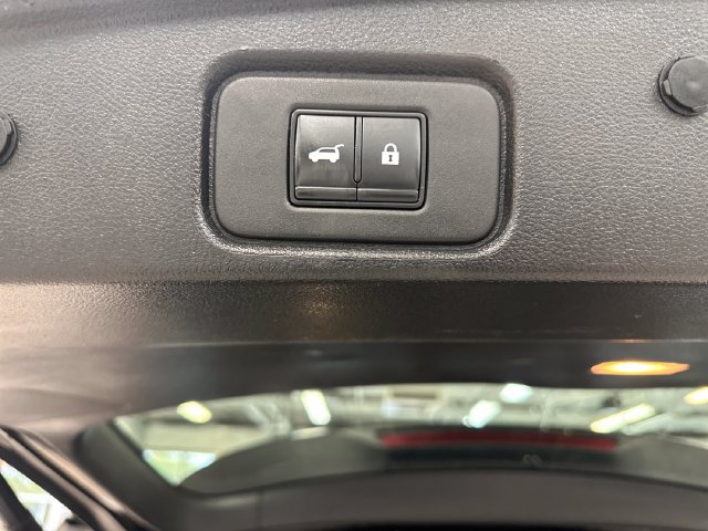 Used 2023 Nissan Pathfinder SL AWD/4WD image 29