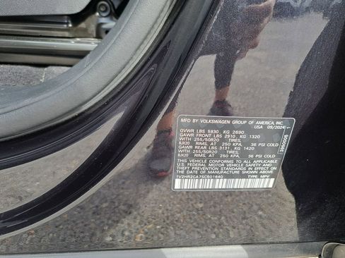 Used 2025 Volkswagen Atlas SE image 27