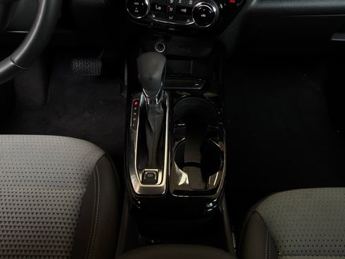 Used 2025 Chevrolet Trax LT w/ LT Convenience Package FWD image 14