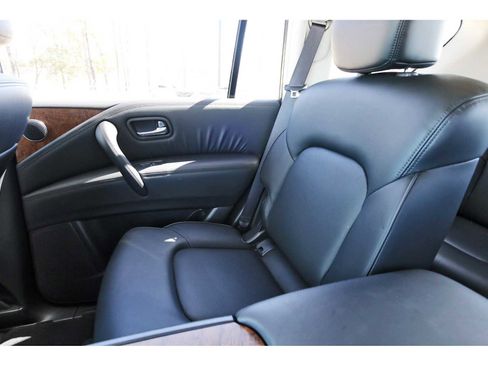 Used 2024 Nissan Armada SL w/ Captain's Chairs Package image 9