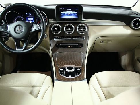 Used 2019 Mercedes-Benz GLC 300 4MATIC image 18