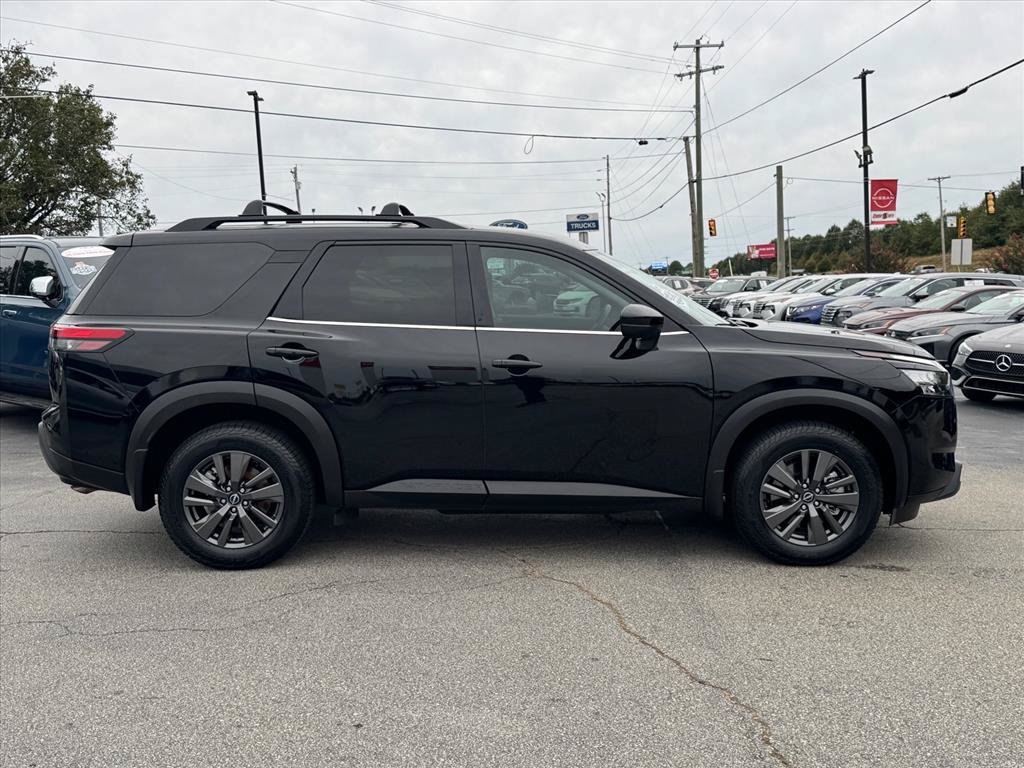 Certified 2024 Nissan Pathfinder SV w/ Lighting Package (N92) FWD image 2