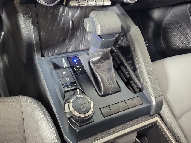 Used 2025 Toyota Tacoma SR5 AWD/4WD image 30