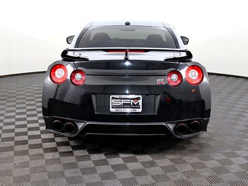 Used 2014 Nissan GT-R Premium image 9