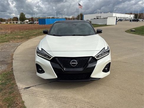 Used 2023 Nissan Maxima SR w/ Sport Mat Group image 8