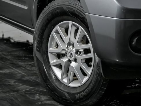 Used 2019 Nissan Frontier SV image 3