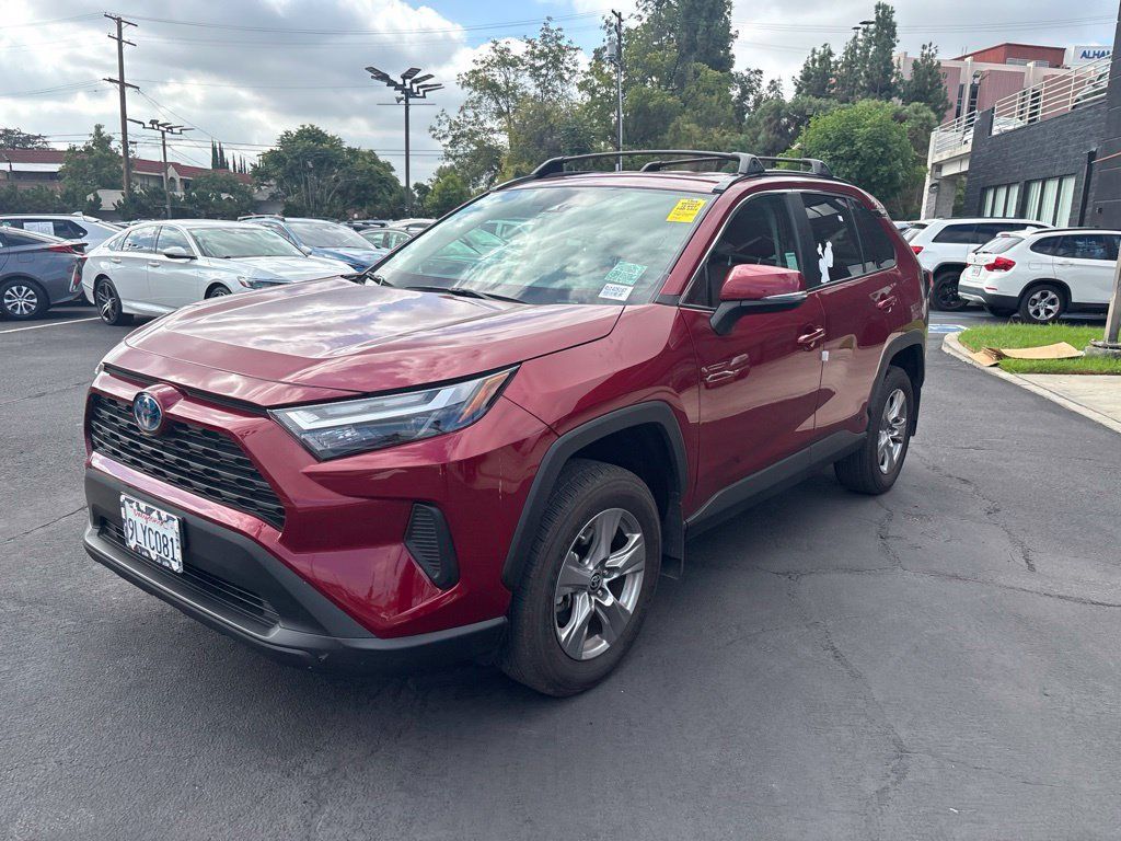 Used 2024 Toyota RAV4 LE AWD/4WD image 8