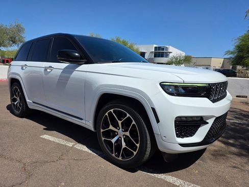 Used 2023 Jeep Grand Cherokee Summit AWD/4WD image 8