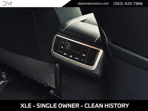 Used 2018 Toyota Highlander XLE AWD/4WD image 22