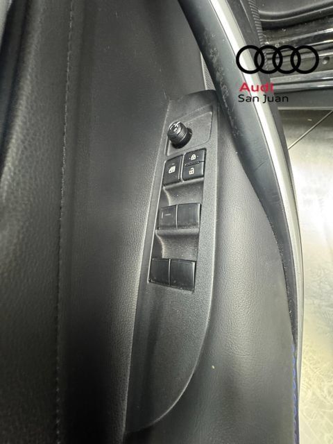 Used 2020 Toyota Corolla SE w/ SE Premium Package FWD image 31