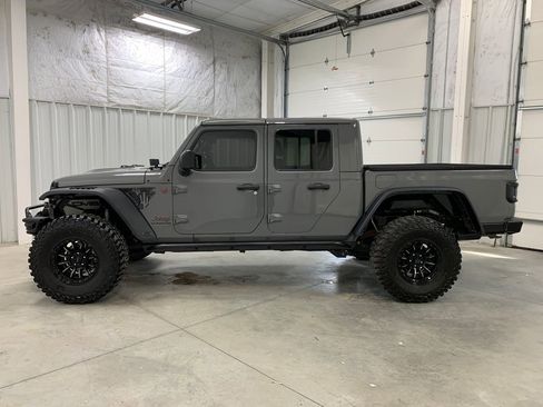 Used 2021 Jeep Gladiator Rubicon image 3