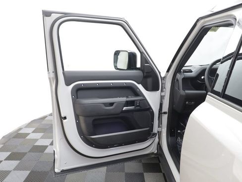 Certified 2026 Land Rover Defender 110 X-Dynamic SE AWD/4WD image 5