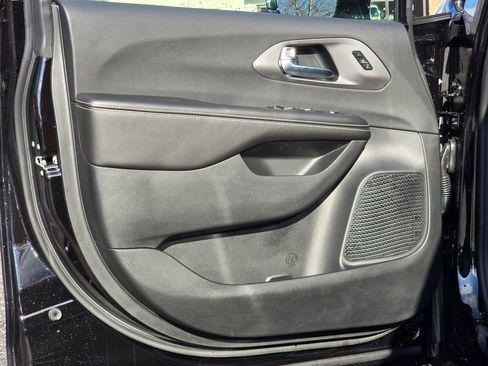 New 2026 Chrysler Pacifica Select image 35