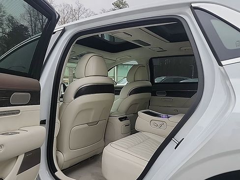 Used 2025 Genesis G90 3.5T image 22