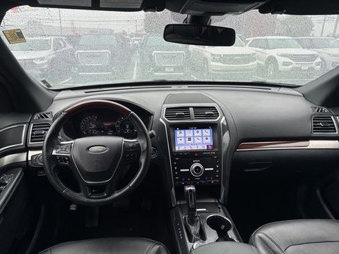 Used 2019 Ford Explorer Platinum image 13