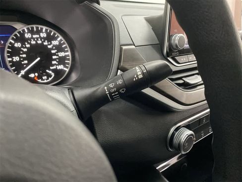 Used 2024 Nissan Altima 2.5 SV image 23