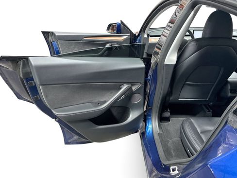 Certified 2023 Tesla Model Y Long Range AWD/4WD image 10