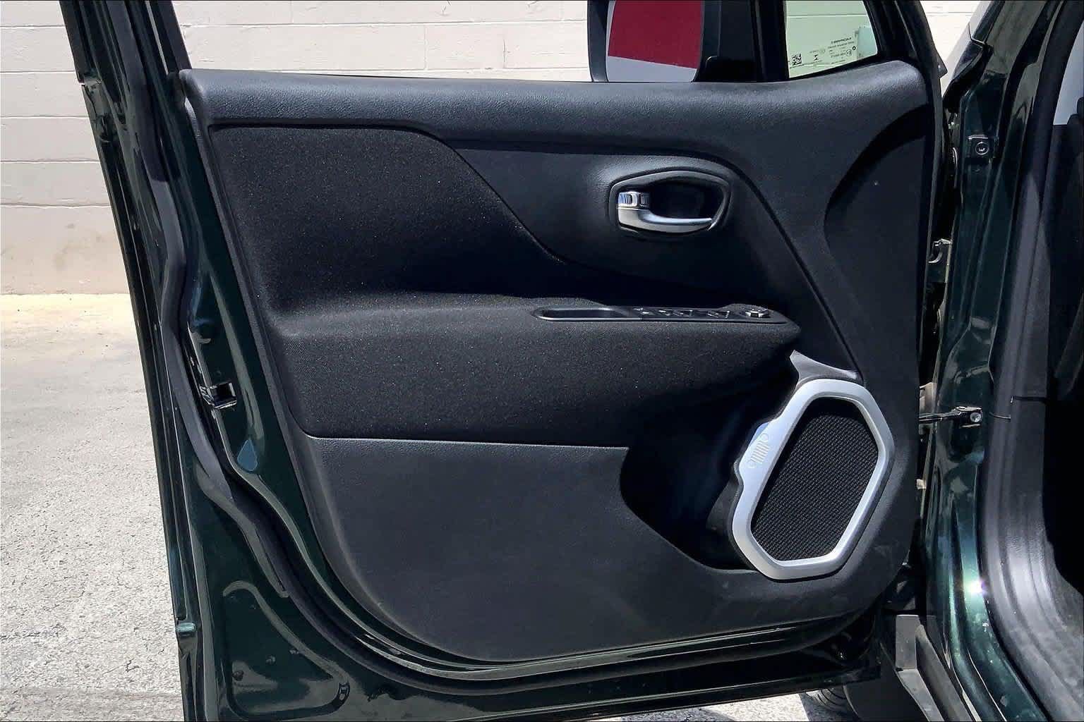 Used 2021 Jeep Renegade Sport FWD image 27
