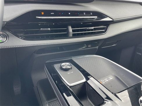 Used 2025 Buick Enclave Preferred image 19