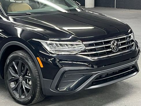 Used 2024 Volkswagen Tiguan SE w/ Panoramic Sunroof Package image 41