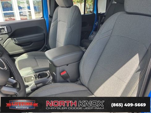 New 2025 Jeep Gladiator Sport image 4