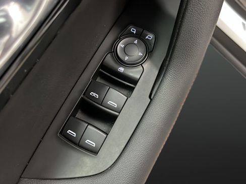 Used 2019 Chevrolet Blazer RS AWD/4WD image 21