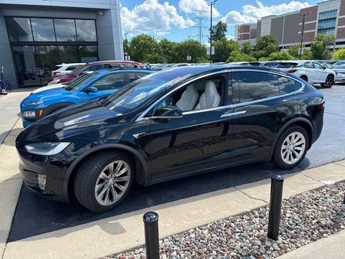 Used 2018 Tesla Model X AWD/4WD image 2