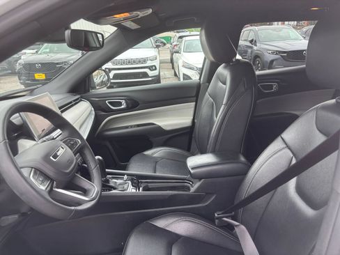 Used 2025 Jeep Compass Limited AWD/4WD image 22
