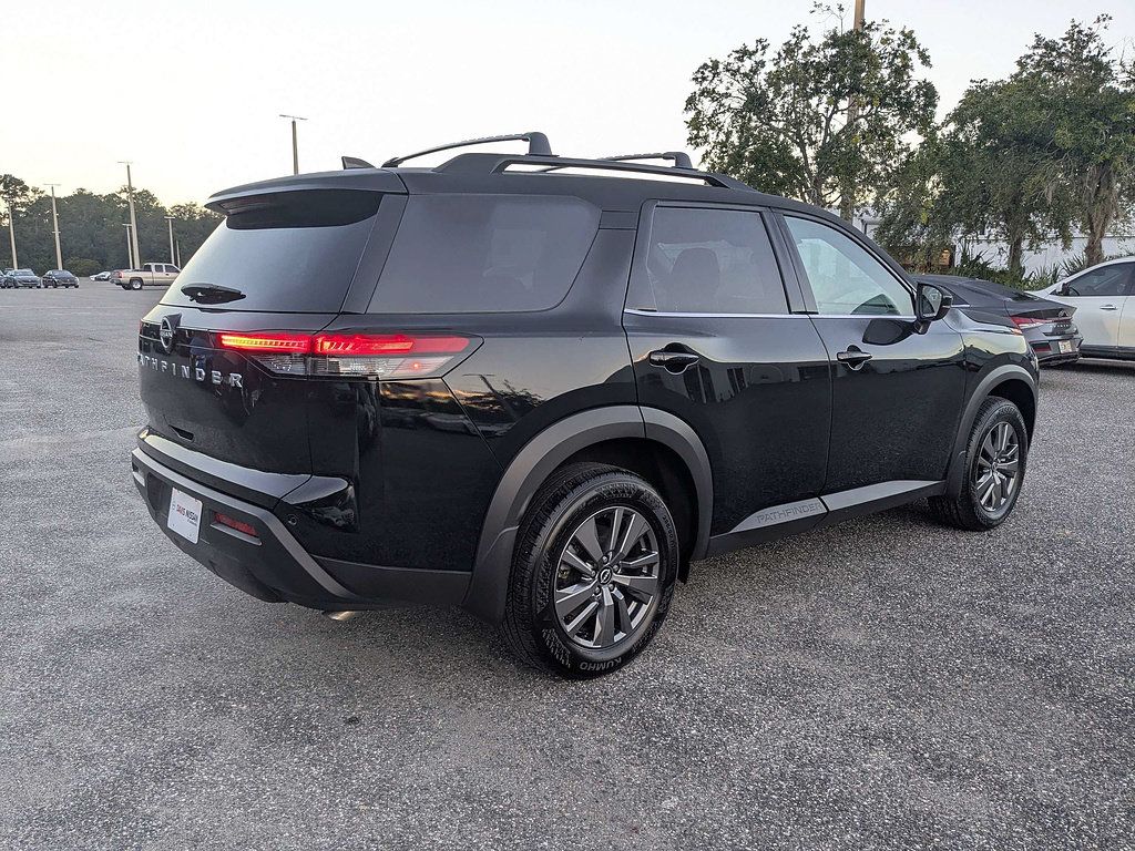 Used 2025 Nissan Pathfinder SV FWD image 5
