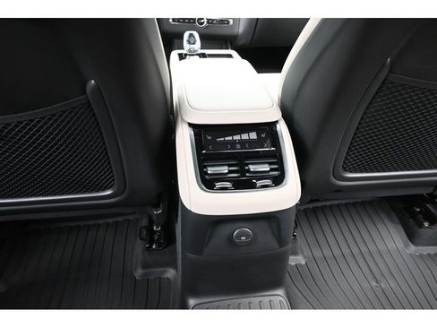 New 2026 Volvo XC90 T8 Plus w/ Protection Package Premier AWD/4WD image 14