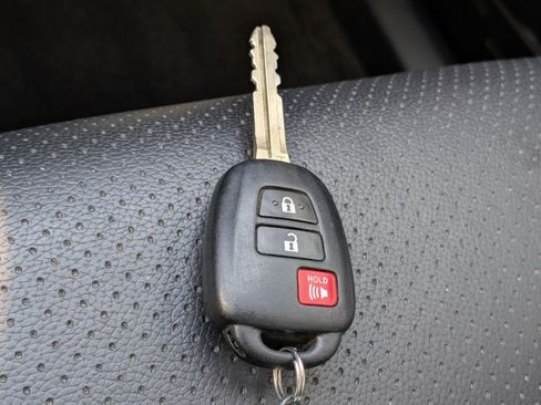 Used 2016 Toyota RAV4 LE FWD image 29