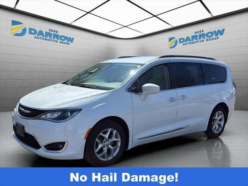 Certified 2017 Chrysler Pacifica Touring-L w/ Tire & Wheel Group FWD image 1