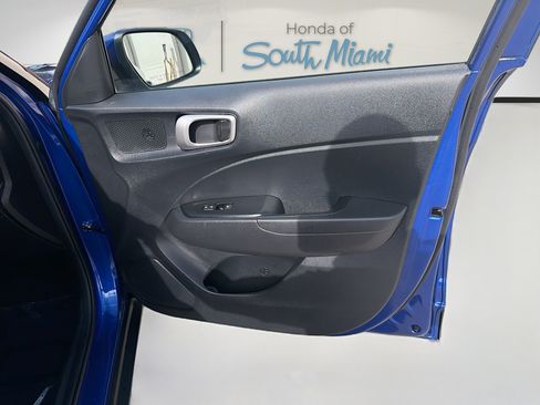 Used 2025 Hyundai Venue SE image 32