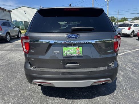Used 2017 Ford Explorer XLT w/ Equipment Group 202A AWD/4WD image 6