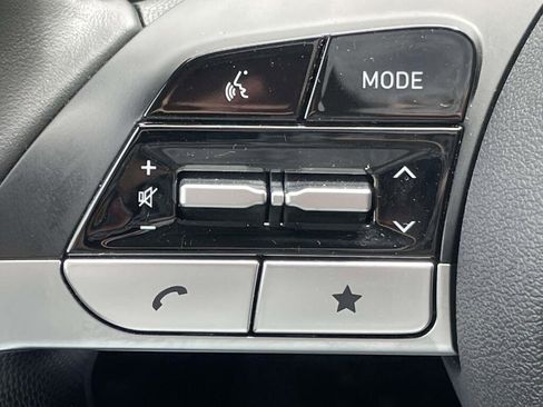 Used 2025 Hyundai Elantra SEL FWD image 30