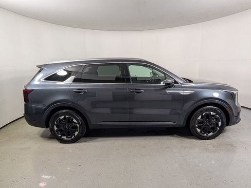 Used 2024 Kia Sorento S w/ Panoramic Sunroof Package image 8