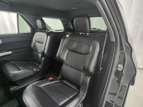 Used 2022 Ford Explorer Limited w/ Equipment Group 301A AWD/4WD image 12