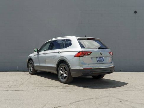 Used 2023 Volkswagen Tiguan SE w/ Panoramic Sunroof Package AWD/4WD image 3