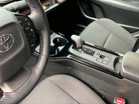 Used 2025 Toyota Prius Plug-In Hybrid image 16